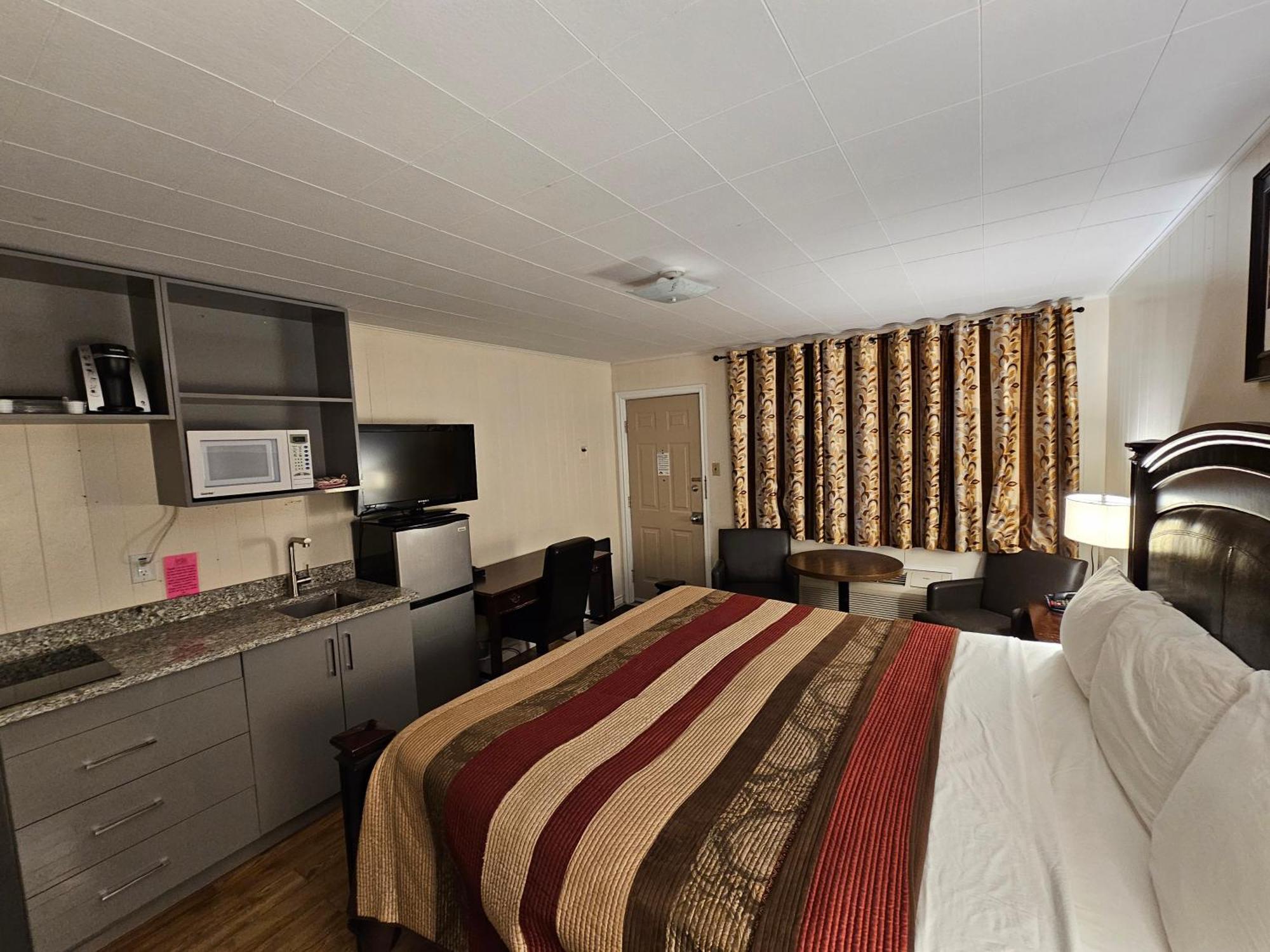 Parkway Motel & European Lodges 핀처크리크 외부 사진