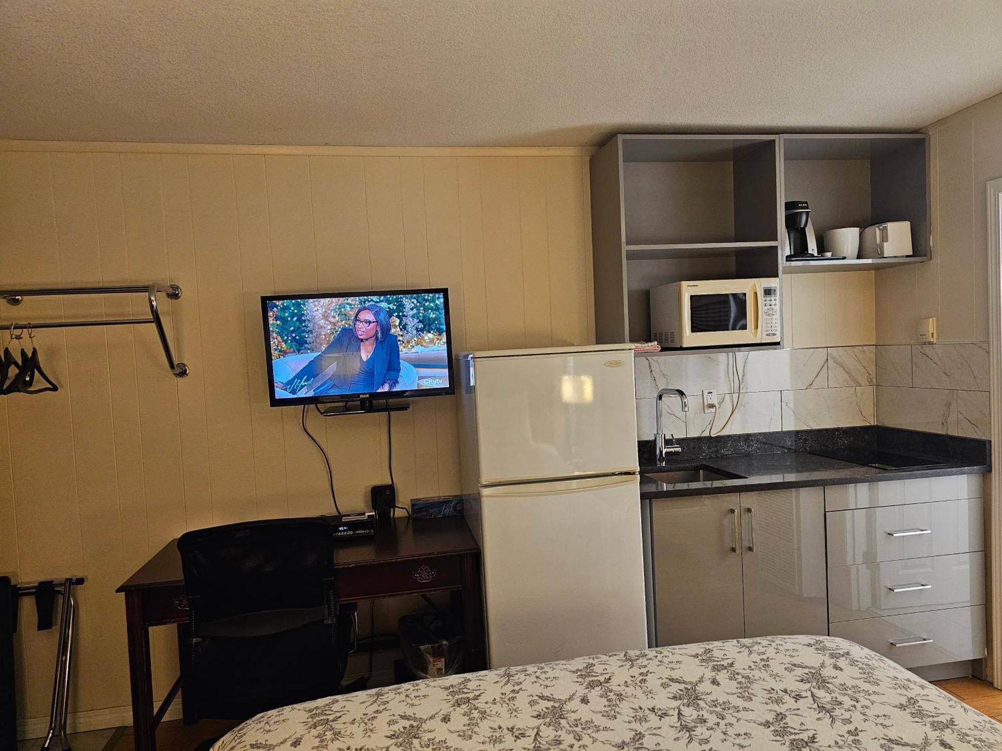Parkway Motel & European Lodges 핀처크리크 외부 사진