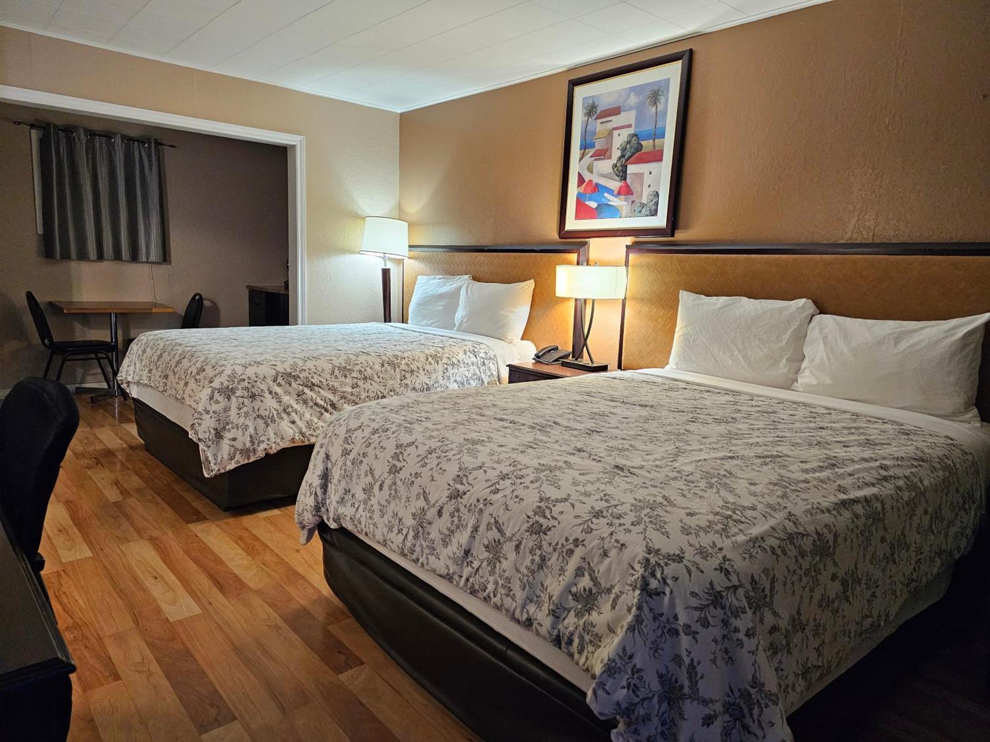 Parkway Motel & European Lodges 핀처크리크 외부 사진