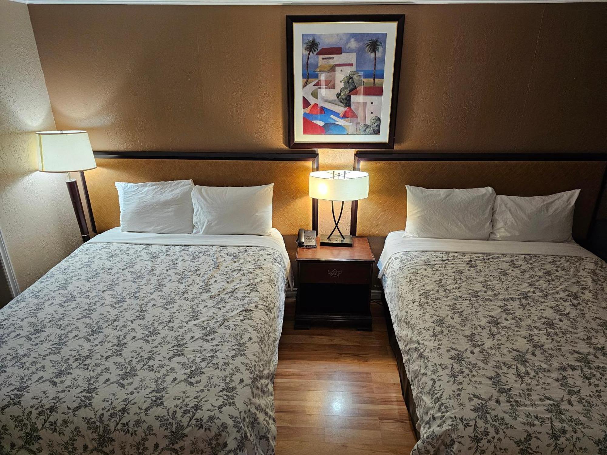 Parkway Motel & European Lodges 핀처크리크 외부 사진