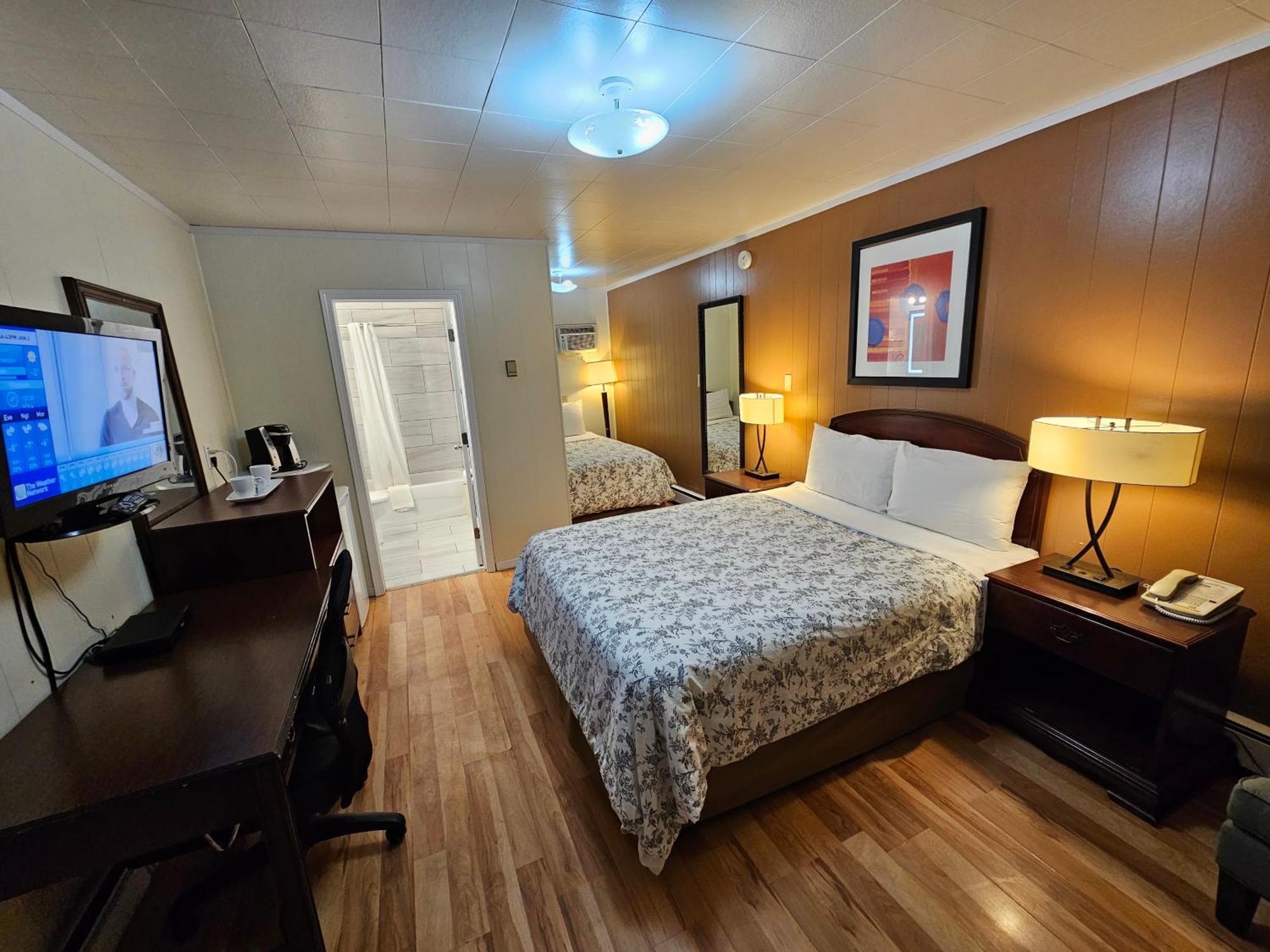 Parkway Motel & European Lodges 핀처크리크 객실 사진