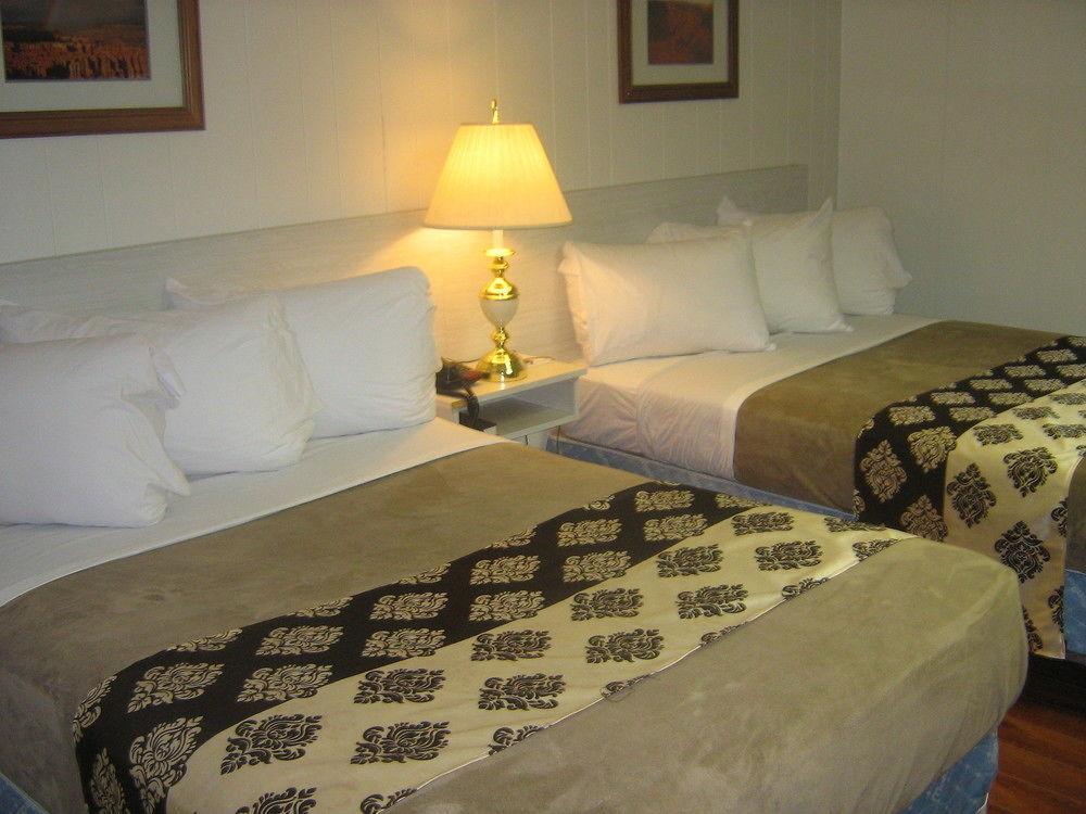 Parkway Motel & European Lodges 핀처크리크 외부 사진
