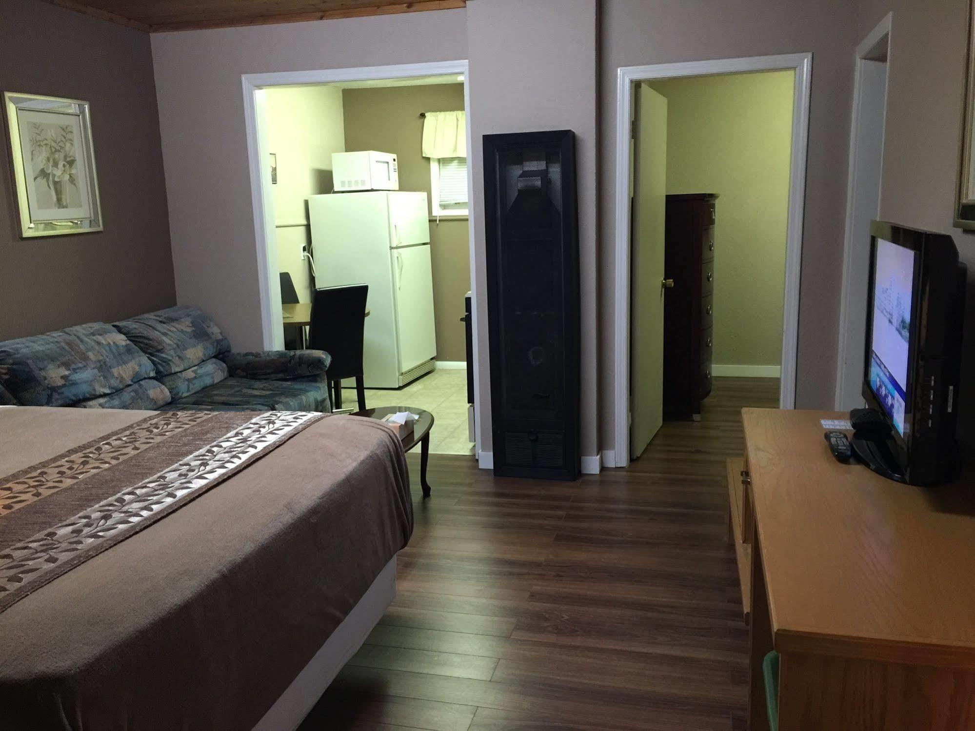 Parkway Motel & European Lodges 핀처크리크 외부 사진