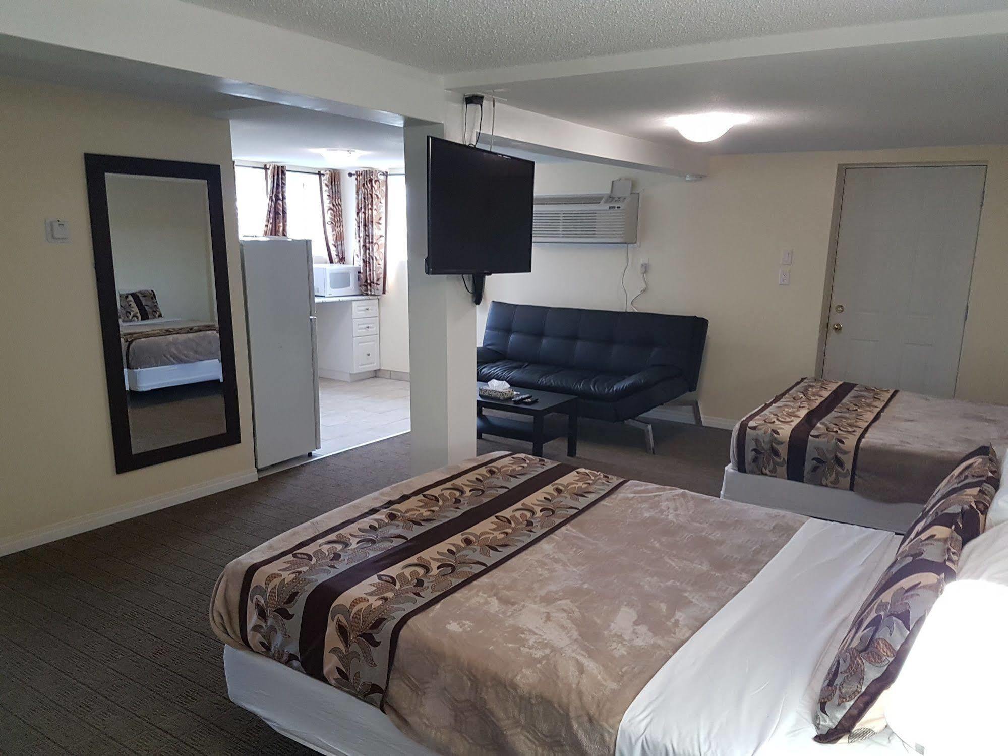 Parkway Motel & European Lodges 핀처크리크 외부 사진